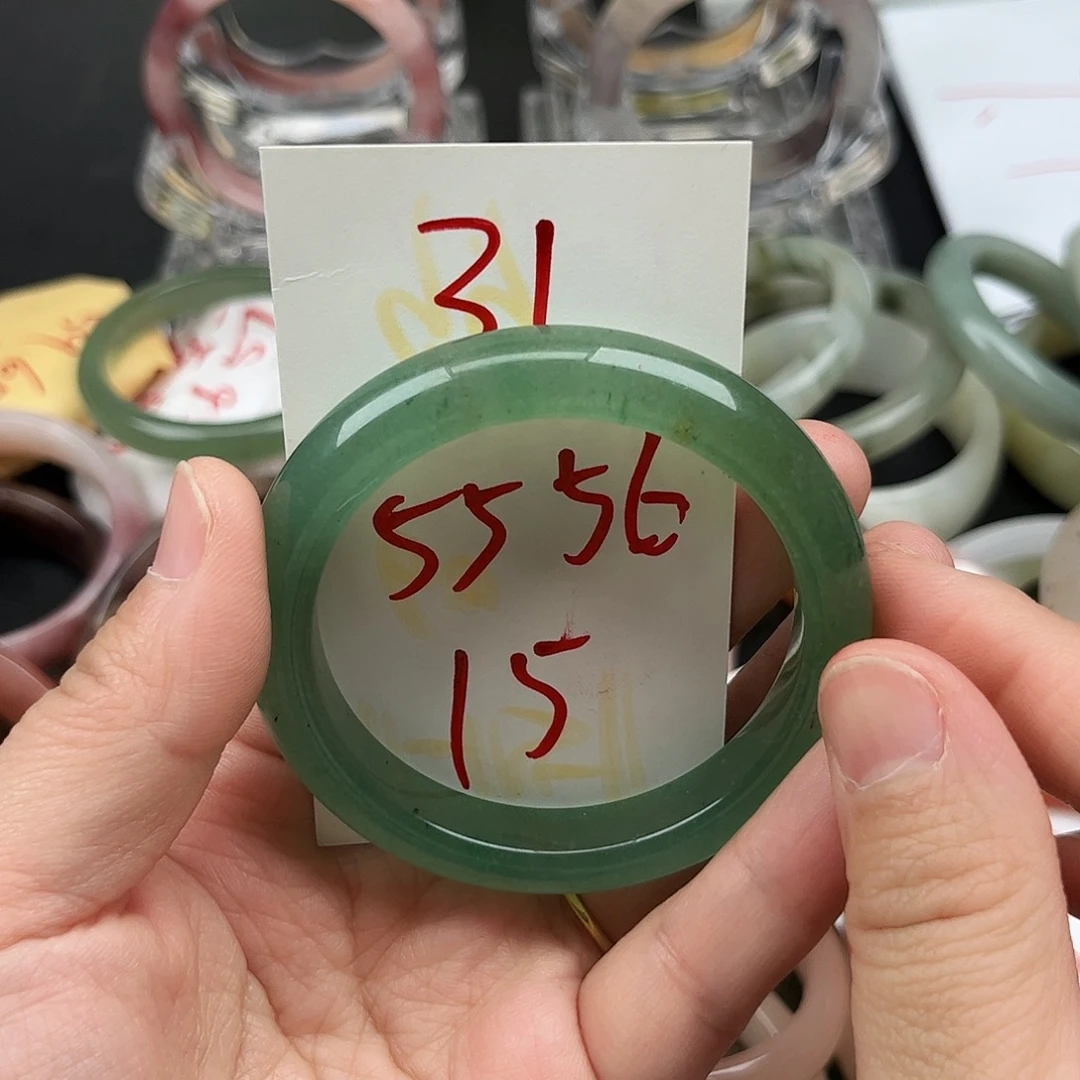 石英质玉未镶嵌手镯31