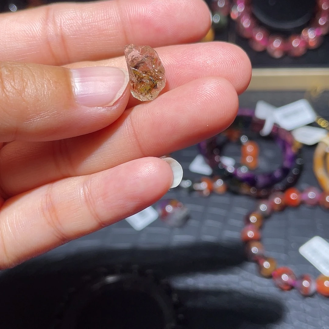 幸****未镶嵌颈饰水晶闪灵原石