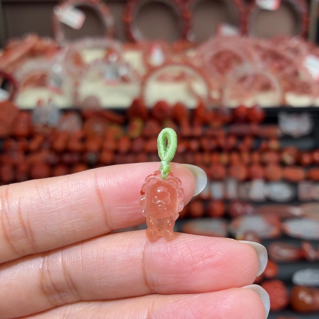 南红玛瑙未镶嵌颈饰小狮子