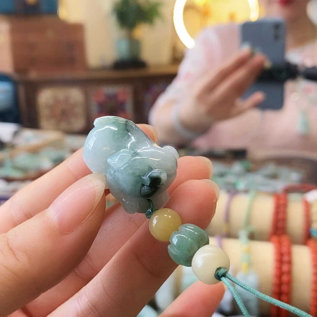 翡翠挂件未镶嵌翡翠挂件