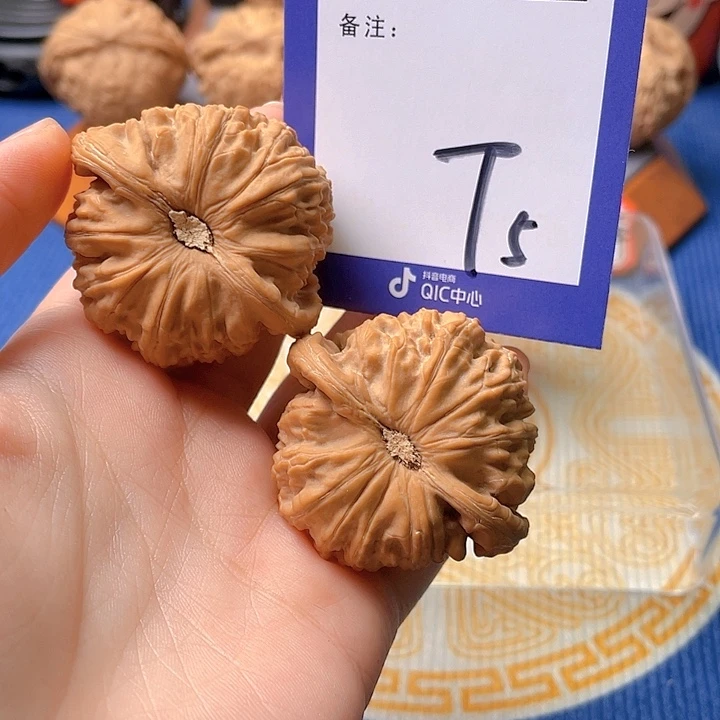 文玩核桃把件清***枝文玩核桃5