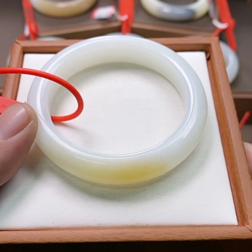 【闪购商品】未镶嵌手镯和田玉