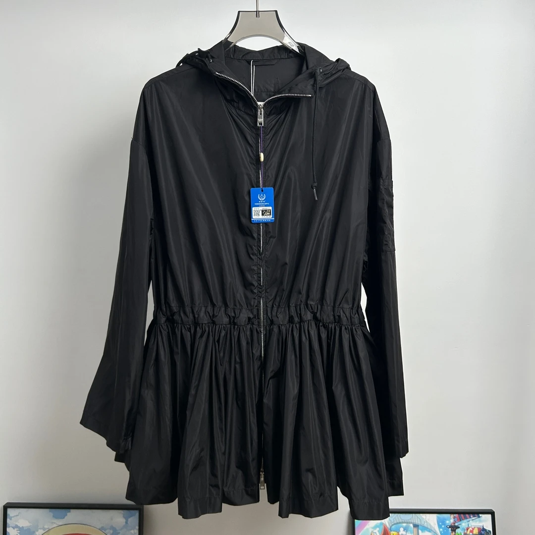 99新 Prada/普拉达 黑色连帽收腰冲锋衣外套 40码 99新 GM002595