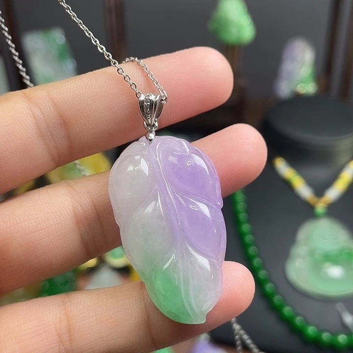 翡翠未镶嵌吊坠(赠链)