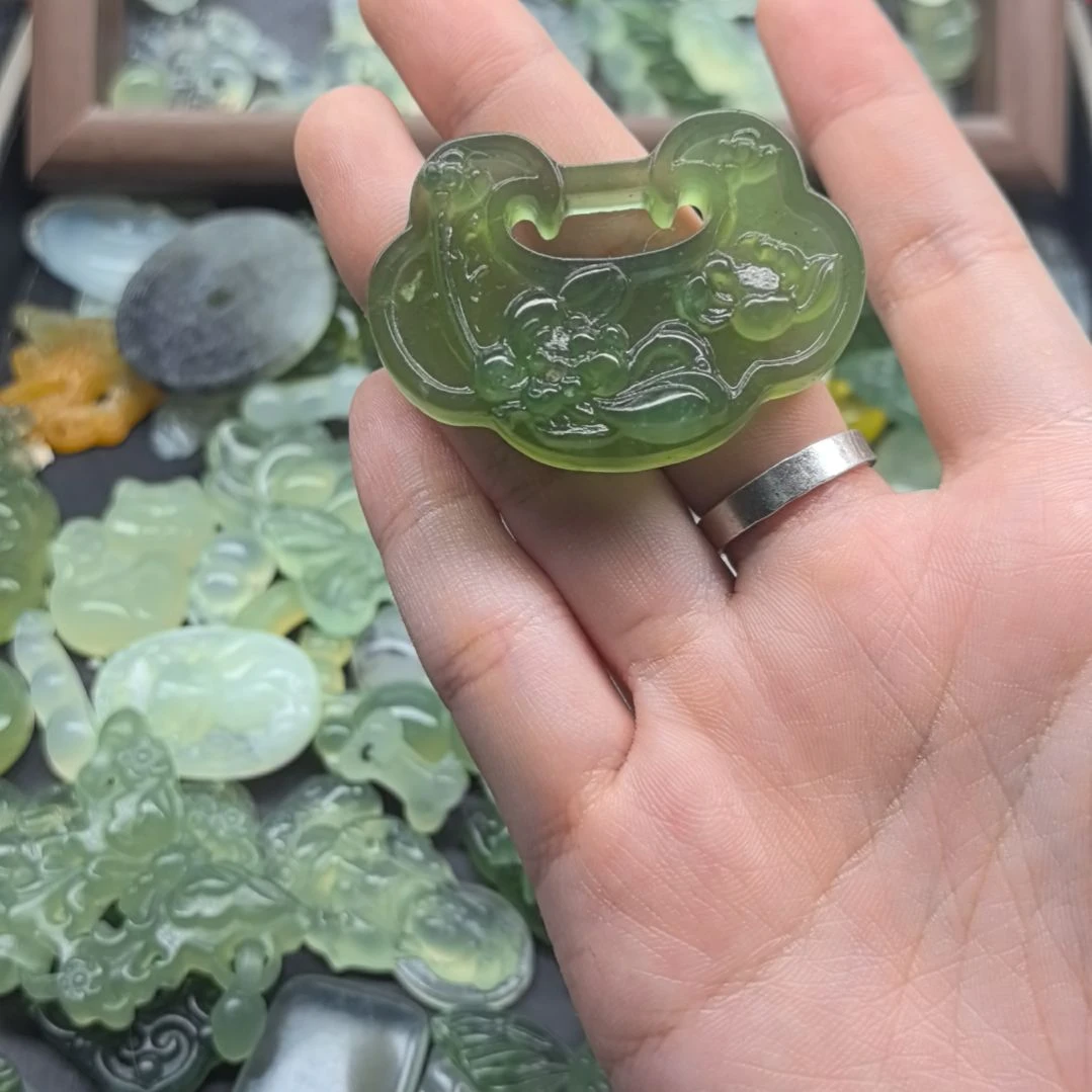 蛇纹石玉未镶嵌吊坠(赠链)