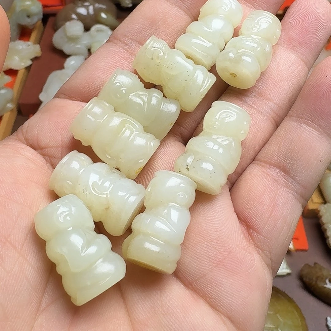 天***息和田玉（糖玉）未镶嵌挂件