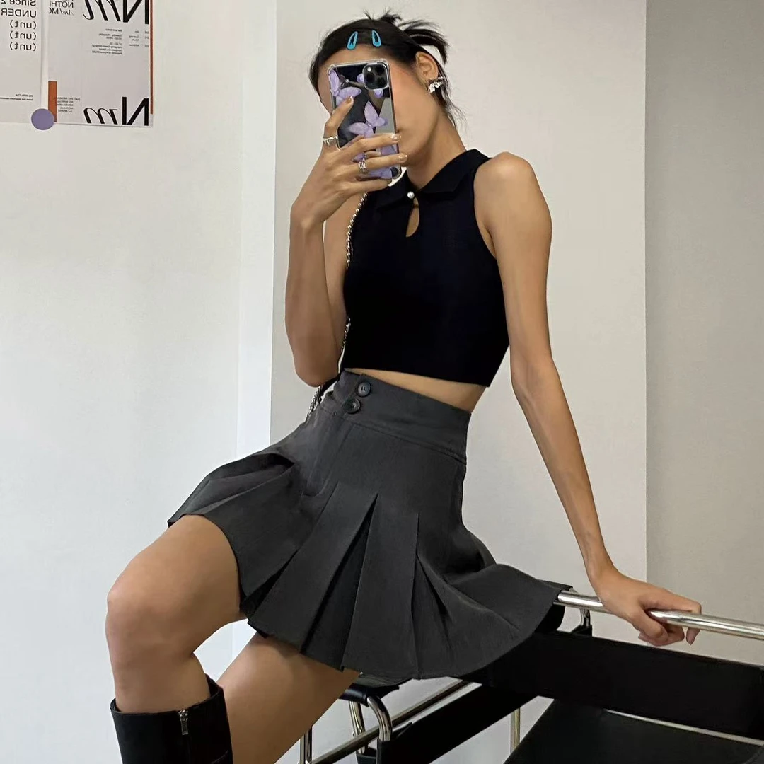 B28-3灰色“百叶”短裙