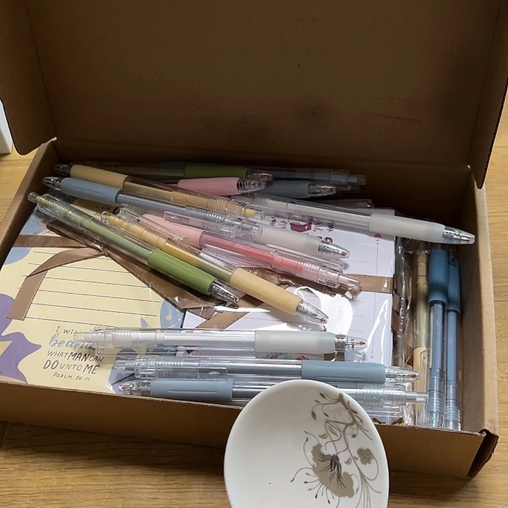 紫砂慎拍不退不换681发一盒笔加便利贴