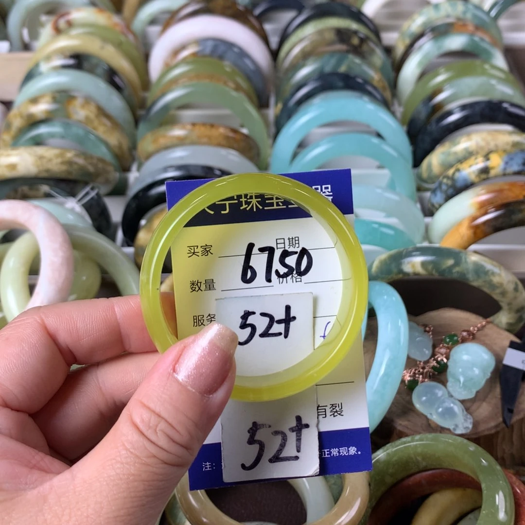 蛇纹石玉手镯未镶嵌6750