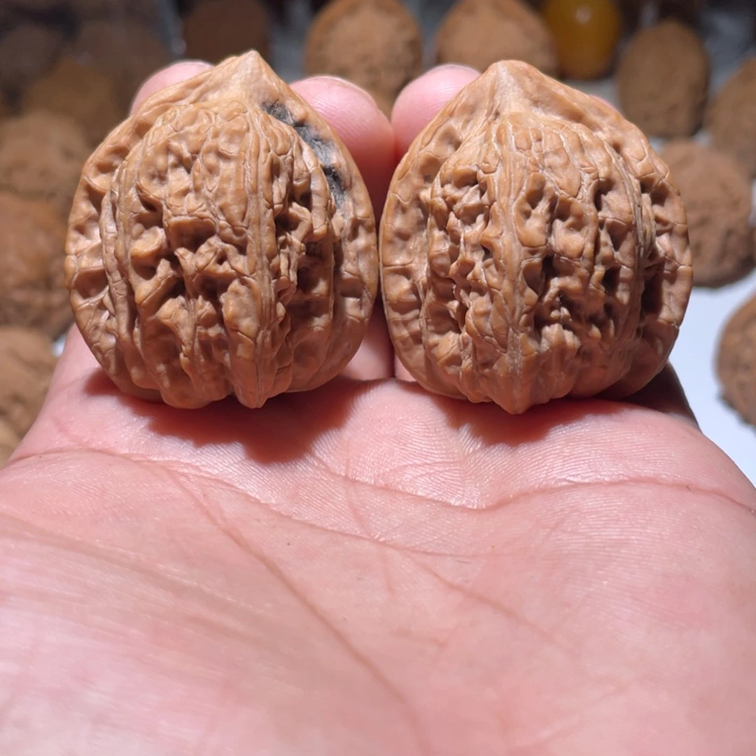 文玩核桃吊坠赤龙鸡心