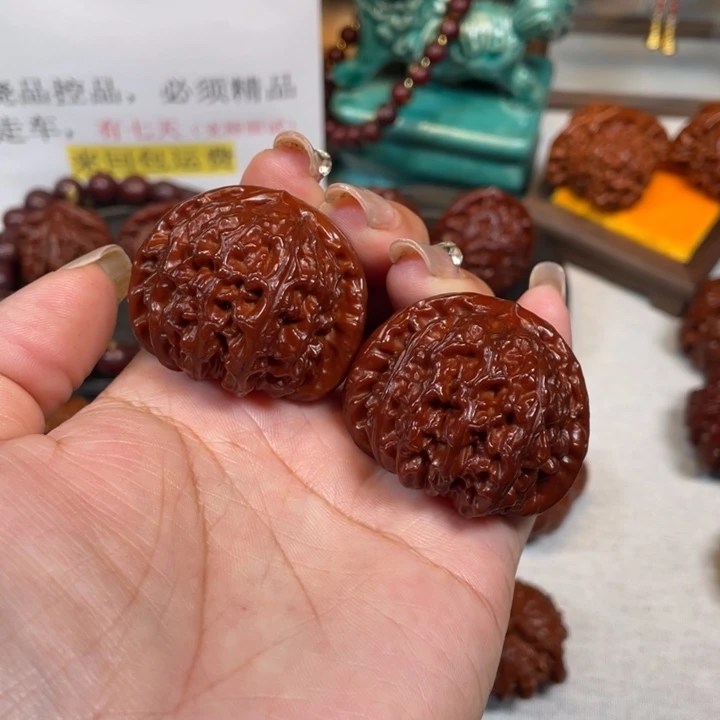亮***文玩核桃吊坠白狮子5LXP#00#