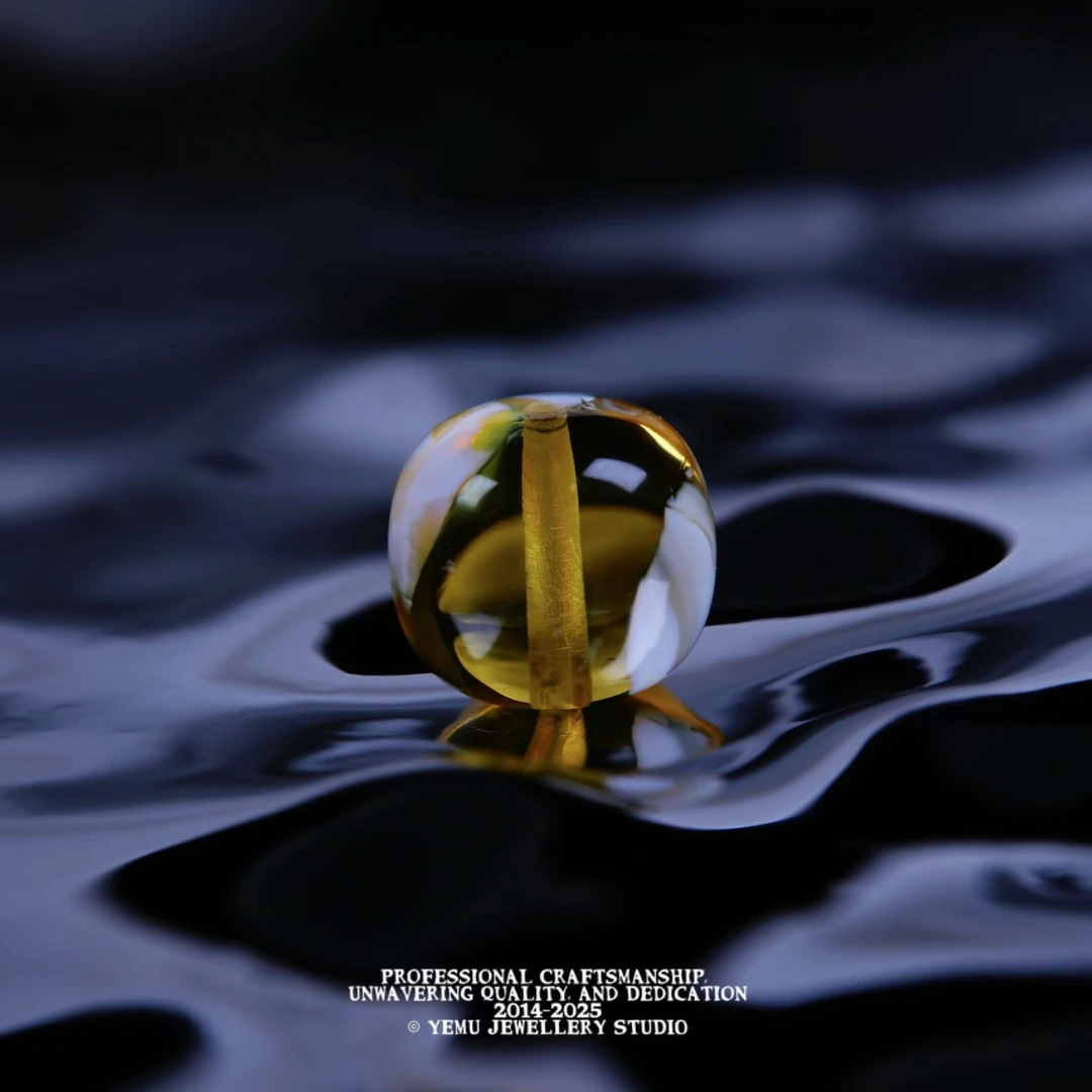 10毫米（10.1mm)金漆白荧光老型配珠 一物一拍天然俄料琥珀蜜蜡