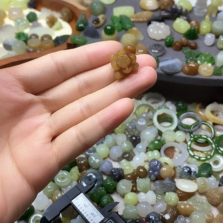 未镶嵌和田玉挂件莲花