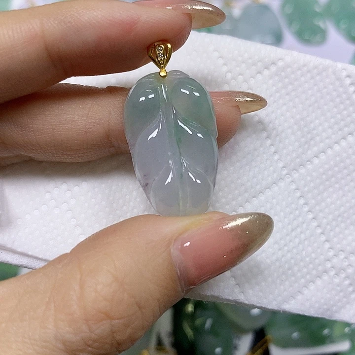 翡翠未镶嵌颈饰挂件
