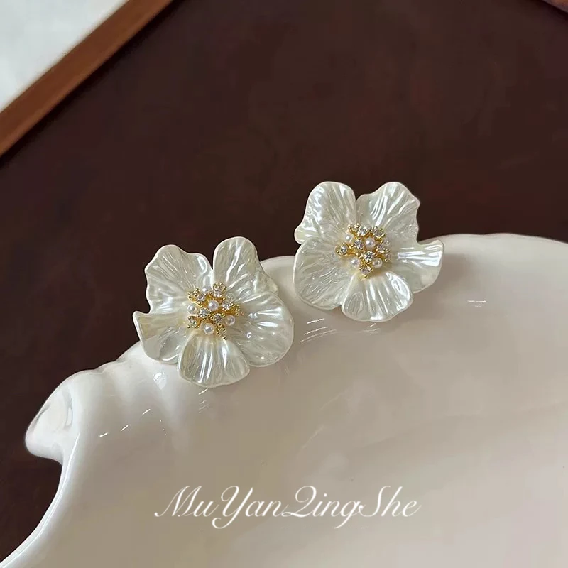 铜合金耳饰 气质轻奢山茶花耳环女2025新款高级感法式复古耳钉ins