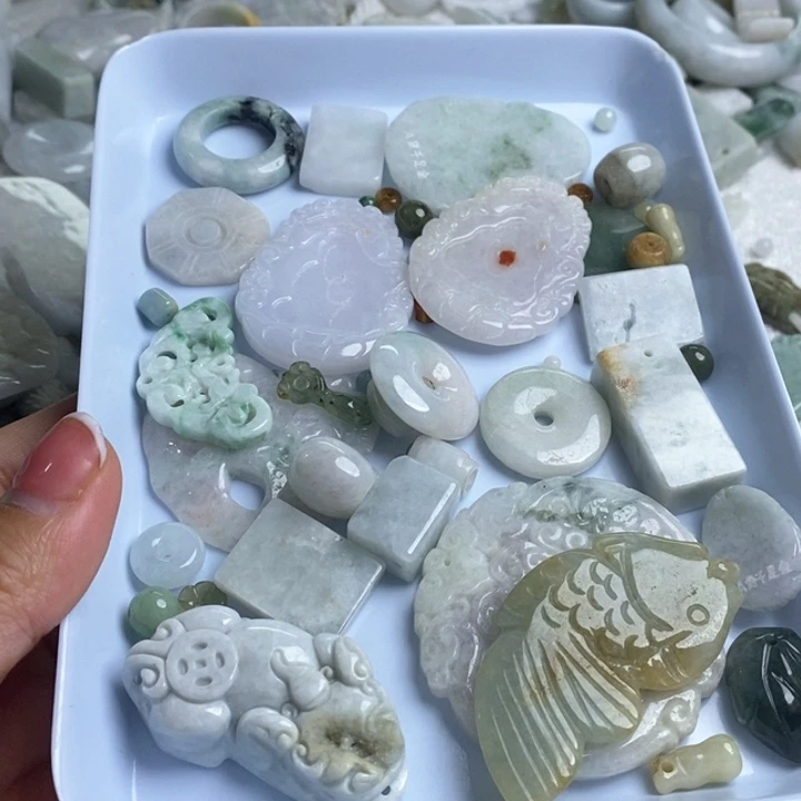 翡翠未镶嵌颈饰୧****天然翡翠810