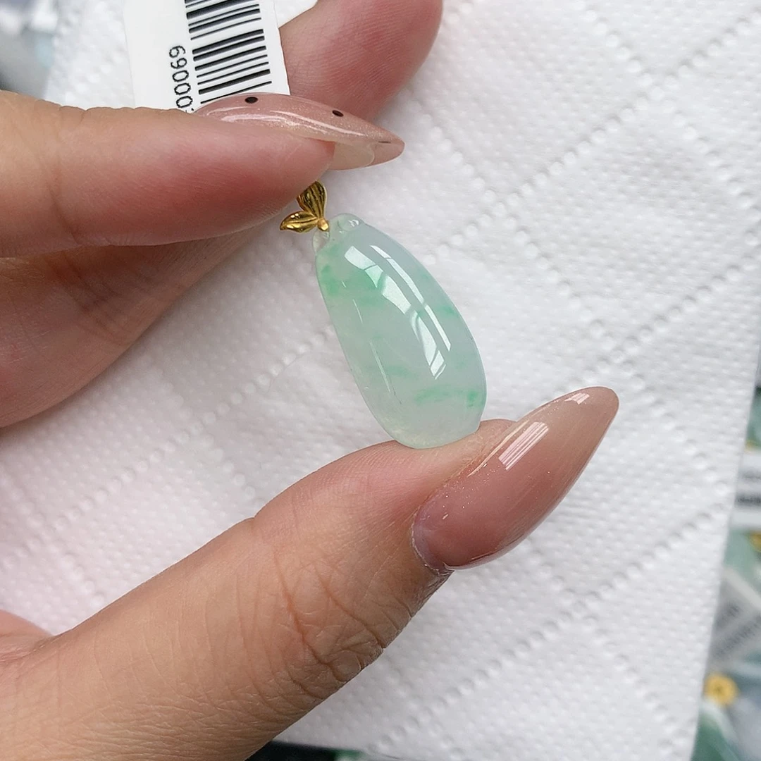 颈饰18K金镶嵌翡翠