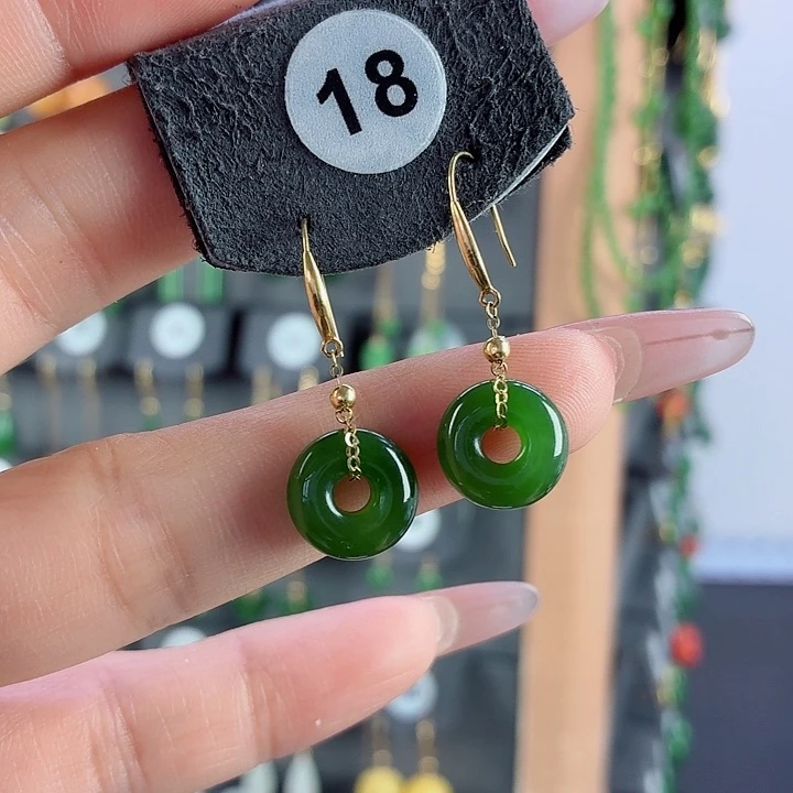 和田玉18K金镶嵌耳饰