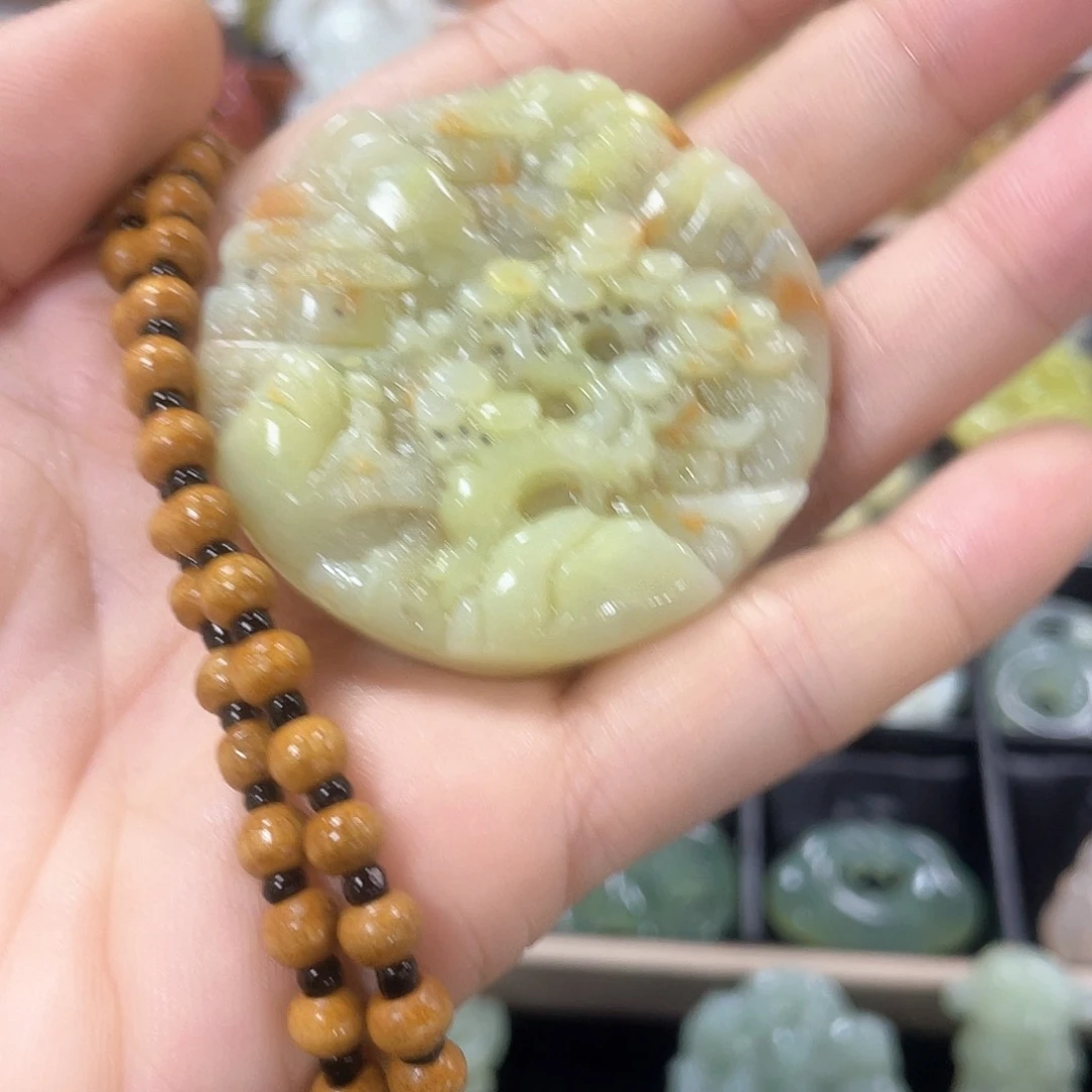 蛇纹石玉颈饰未镶嵌