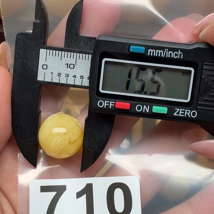 牛***草未镶嵌琥珀裸石蜜蜡