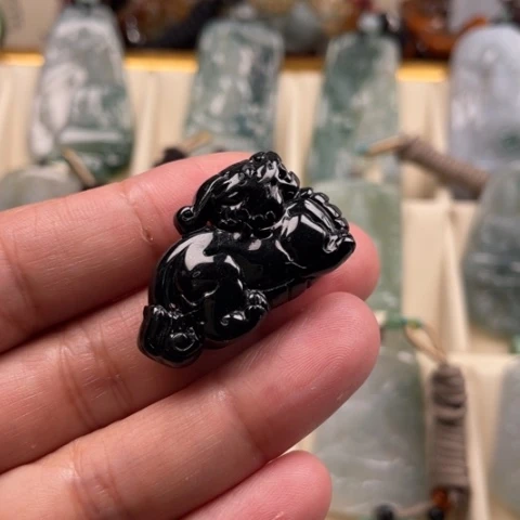 颈饰未镶嵌翡翠玉