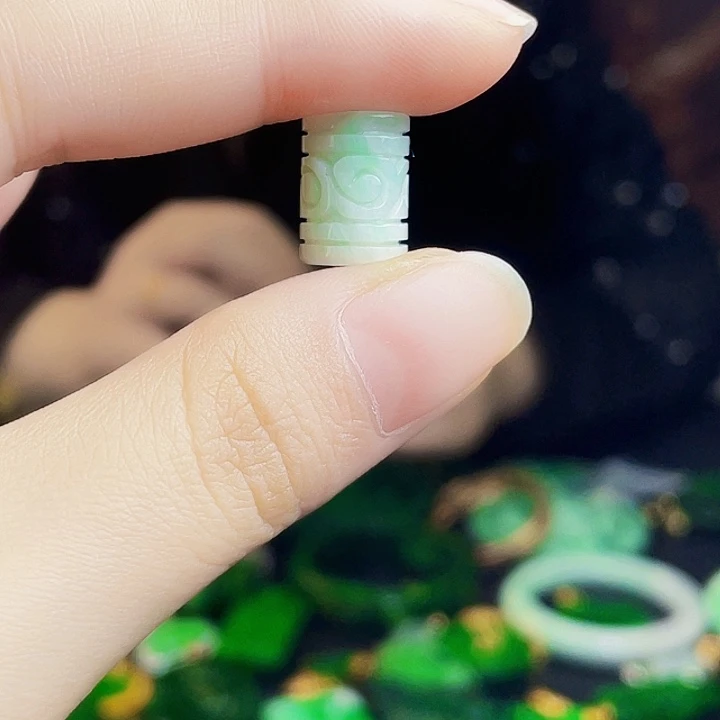 颈饰未镶嵌翡翠多样性