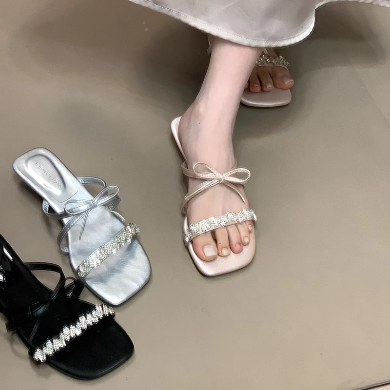 法式绝美凉拖鞋女夏外穿2025新款高级感平底一字拖蝴蝶结仙女凉鞋