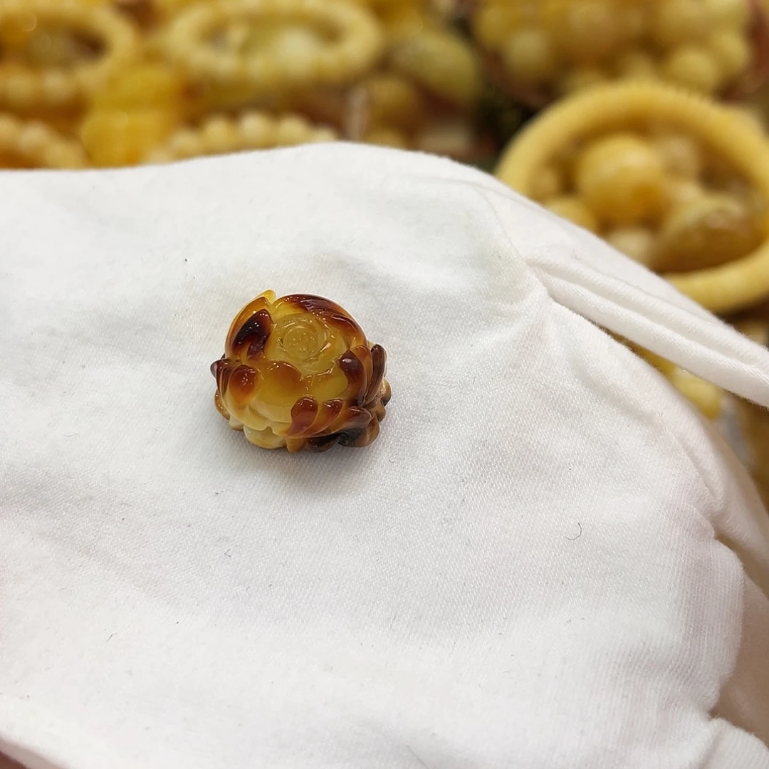 蜜蜡未镶嵌珠宝奇石