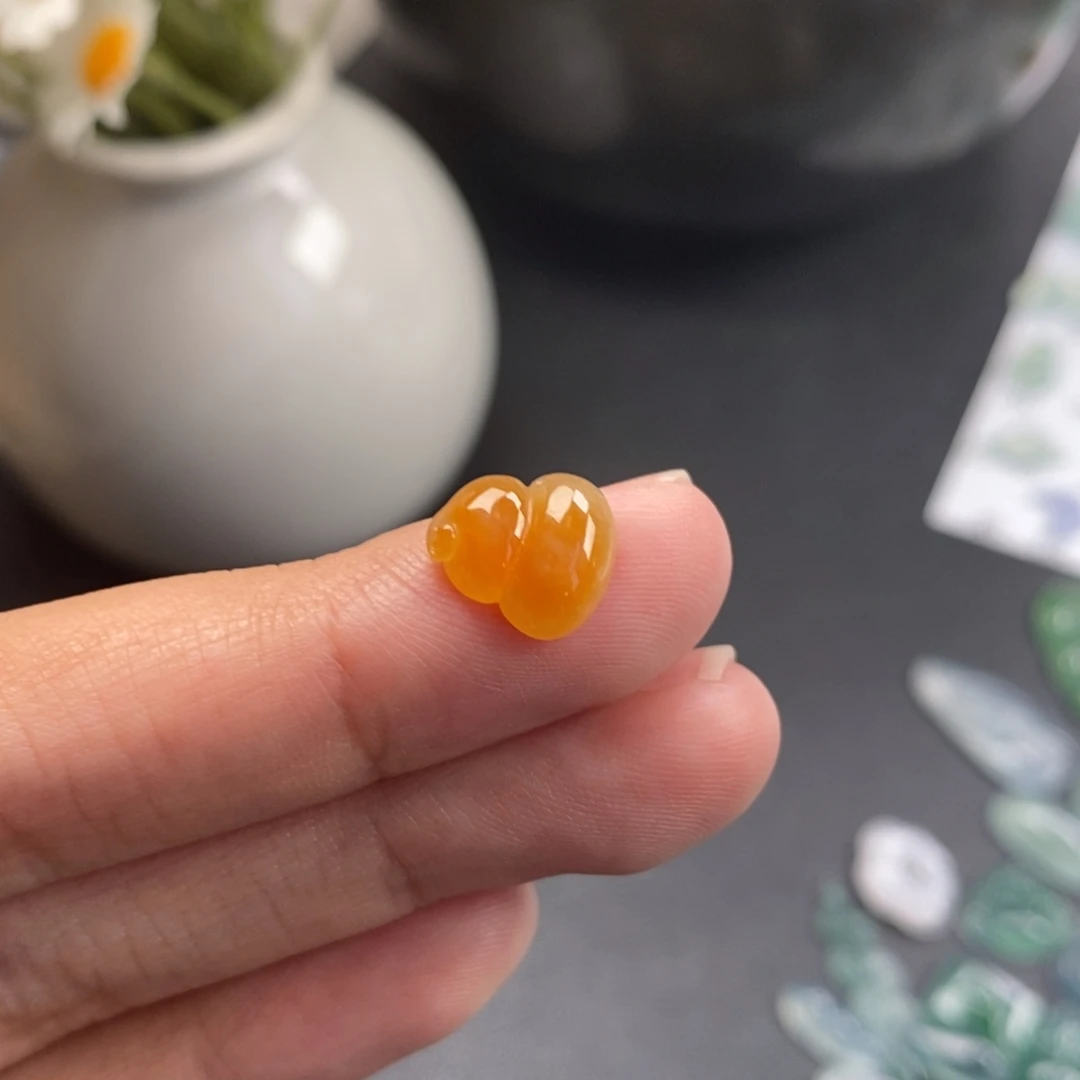 翡翠裸石橘黄葫芦