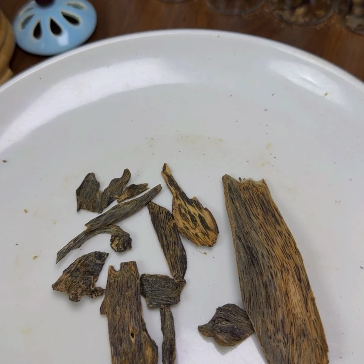 ꧁***꧂沉香碎屑沉香皮油花果香