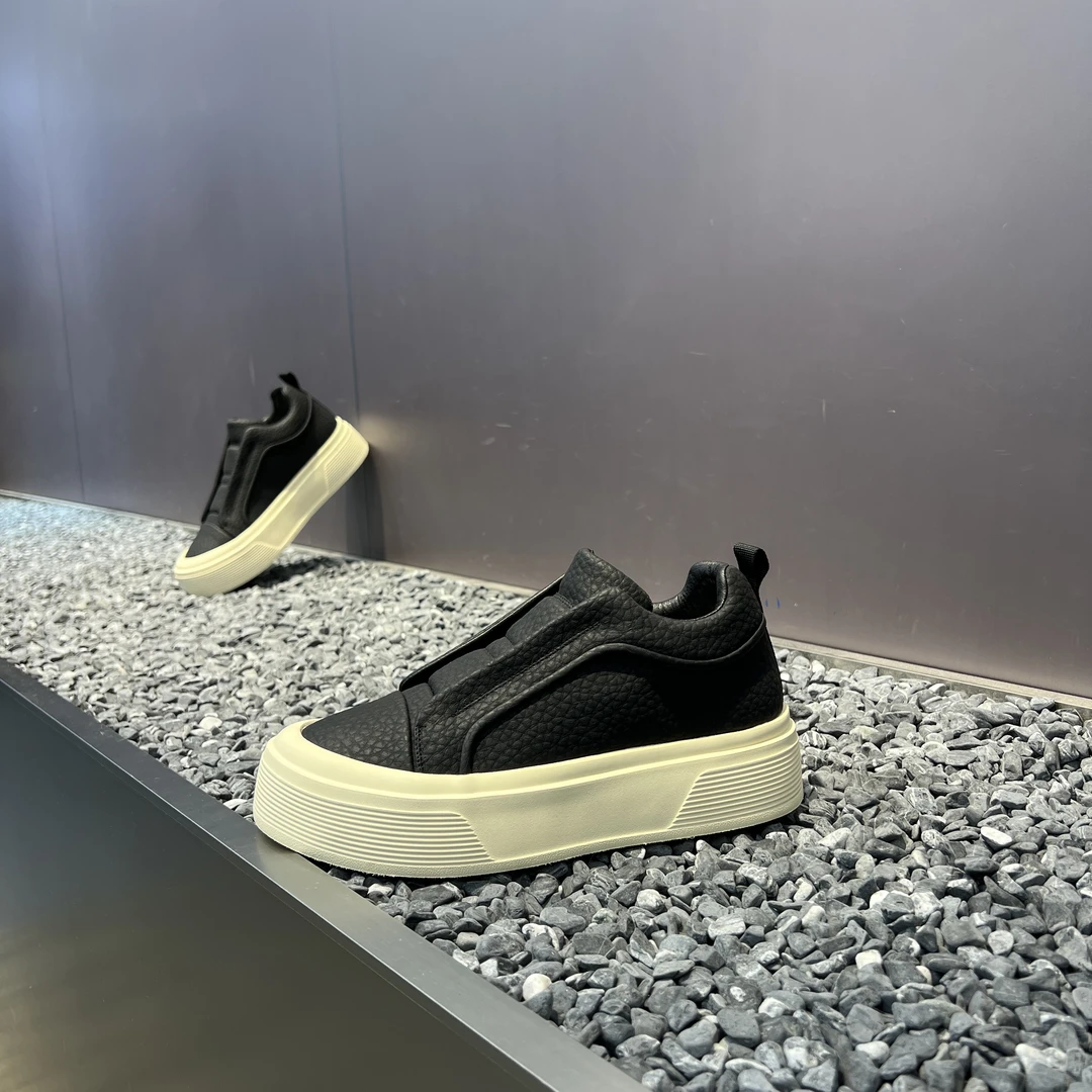 2025新款秋冬厚底透气软底超轻休闲百搭舒适一脚蹬运动潮流板鞋