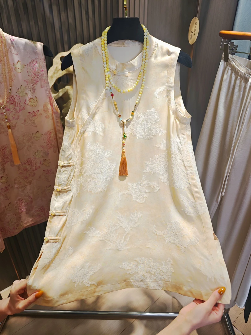 雅韵奥戴-梅兰竹菊桑蚕丝香云纱提花无袖中长上衣