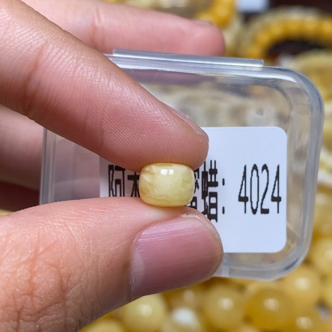 蜜蜡未镶嵌珠宝奇石4024