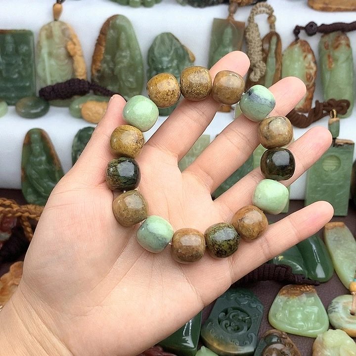 岫岩河磨玉（透闪石质玉）未镶嵌把件