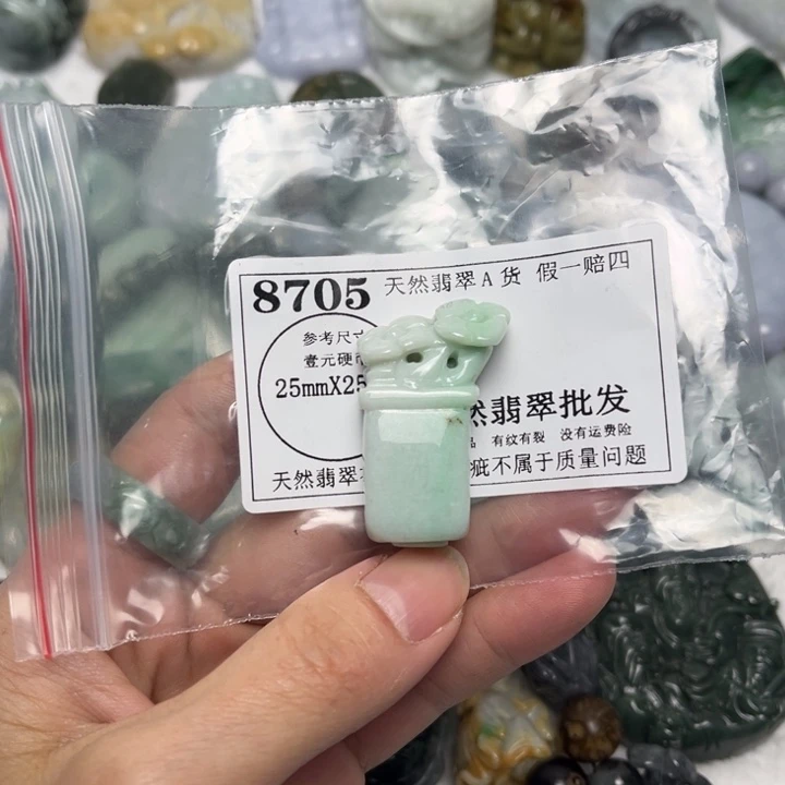 翡翠未镶嵌颈饰8705