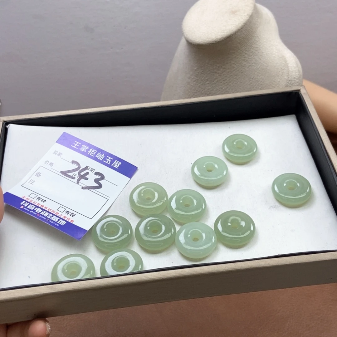 岫玉吊坠吊坠未镶嵌多样性，发一个