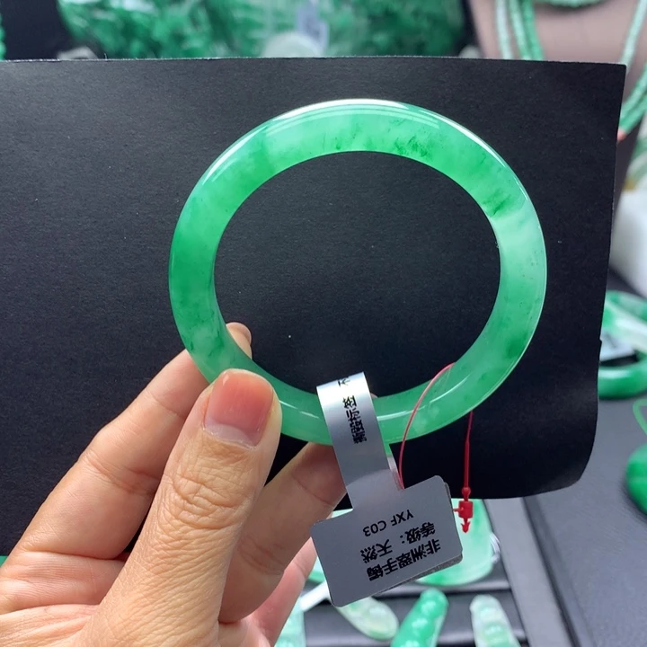 D***Q石英质玉未镶嵌手镯