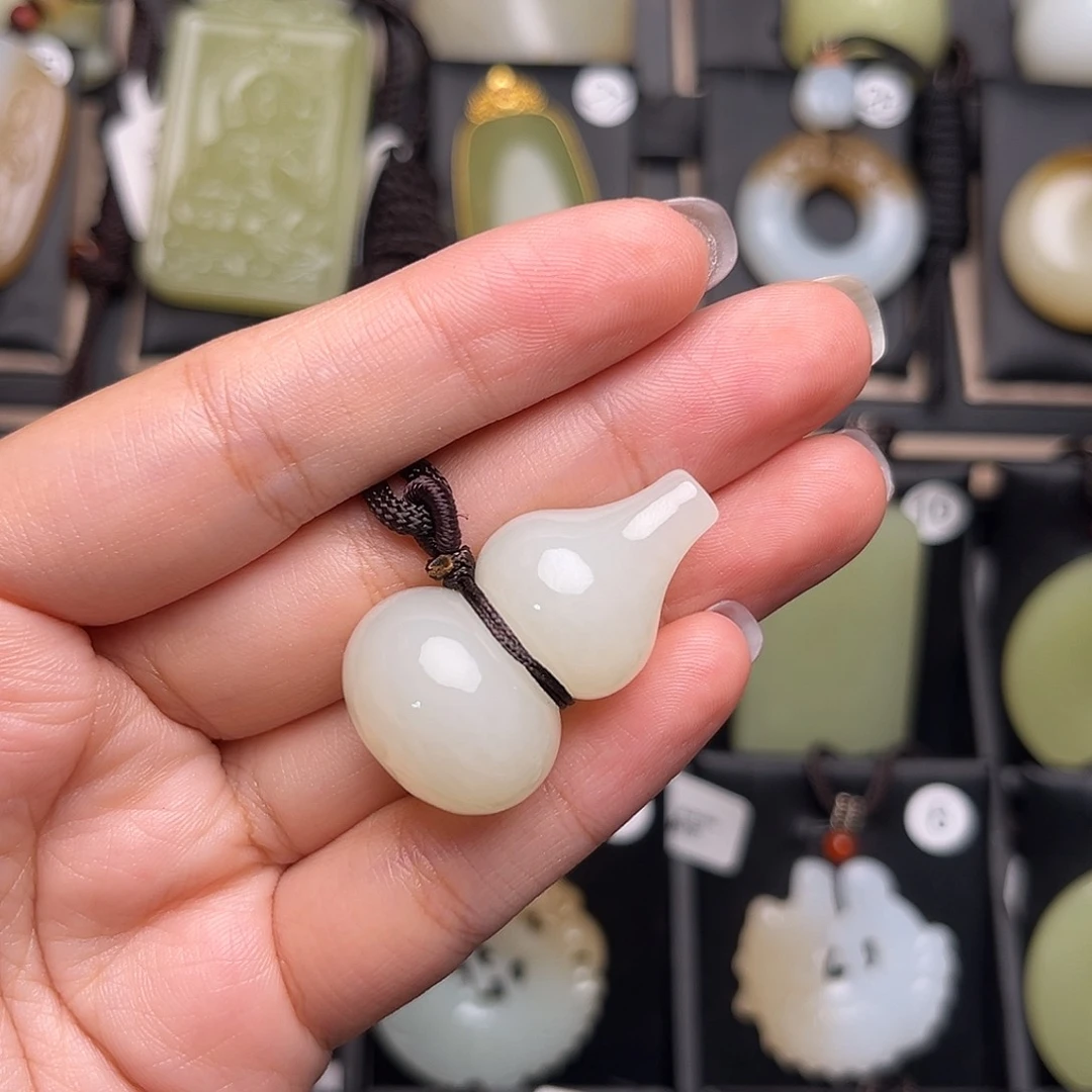 和田玉未镶嵌颈饰明**风