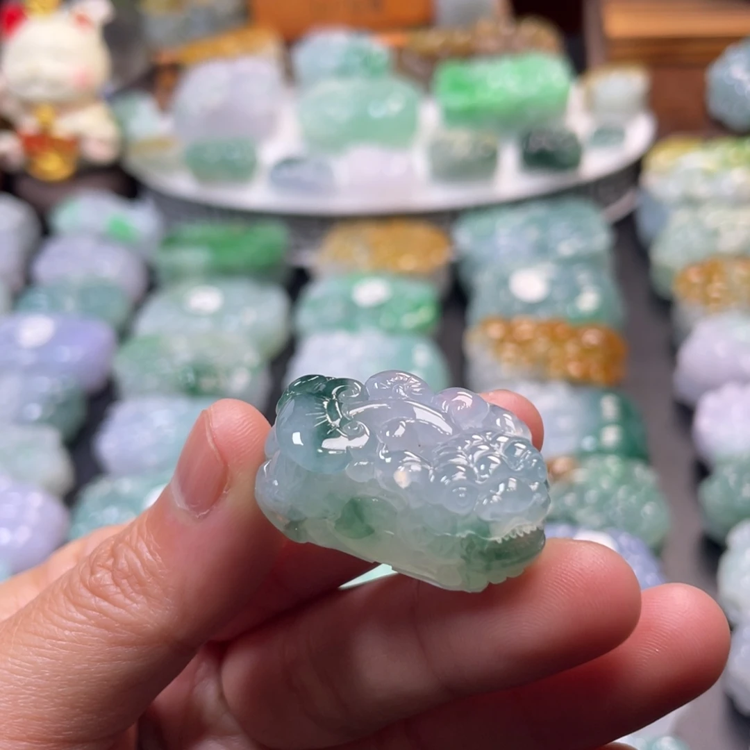 翡翠未镶嵌颈饰貔貅