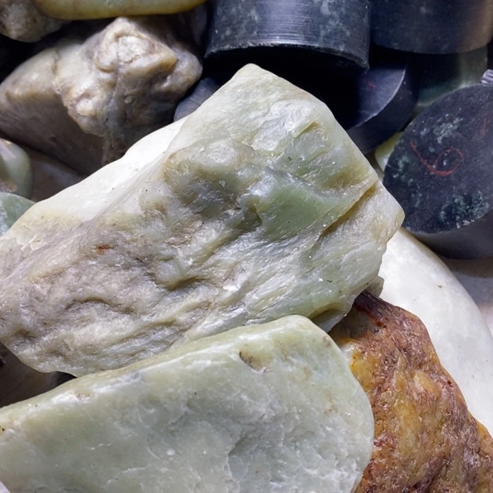 透闪石质玉珠宝半成品未镶嵌