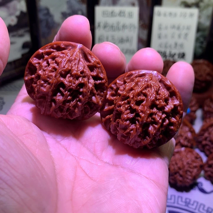 文玩核桃把件盘龙