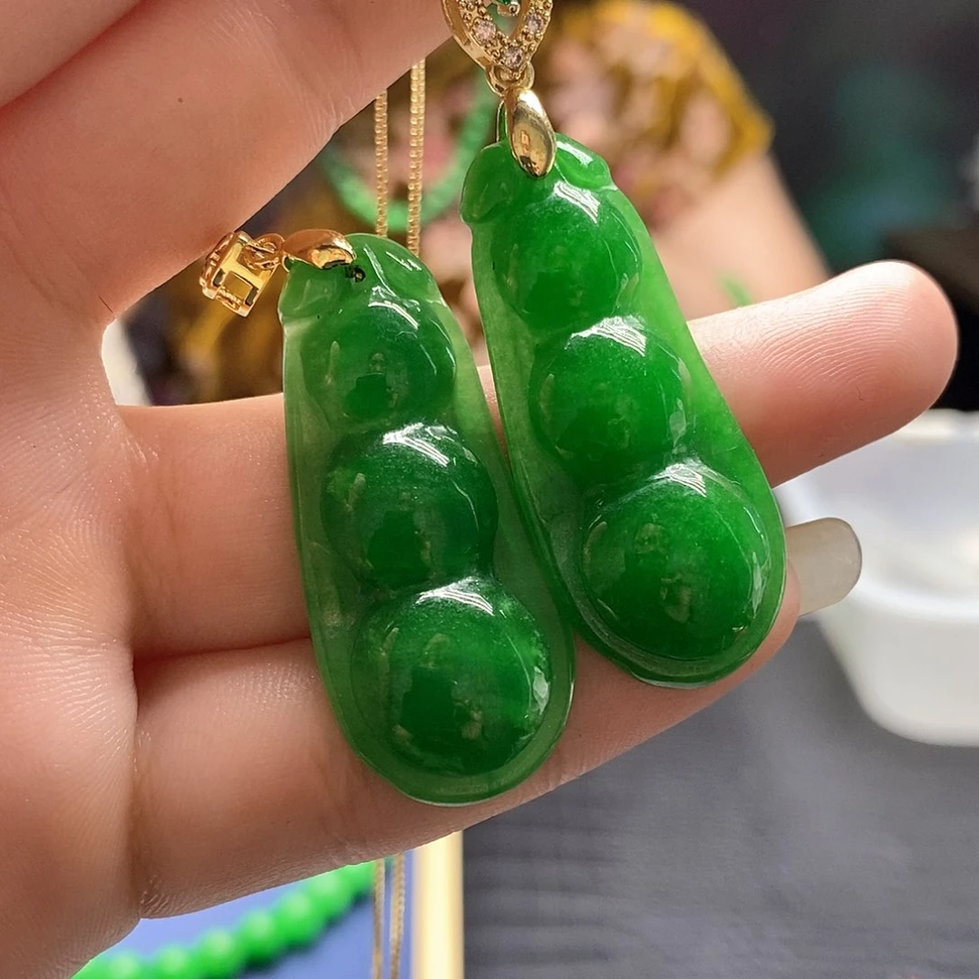 翡翠未镶嵌颈饰三元豆