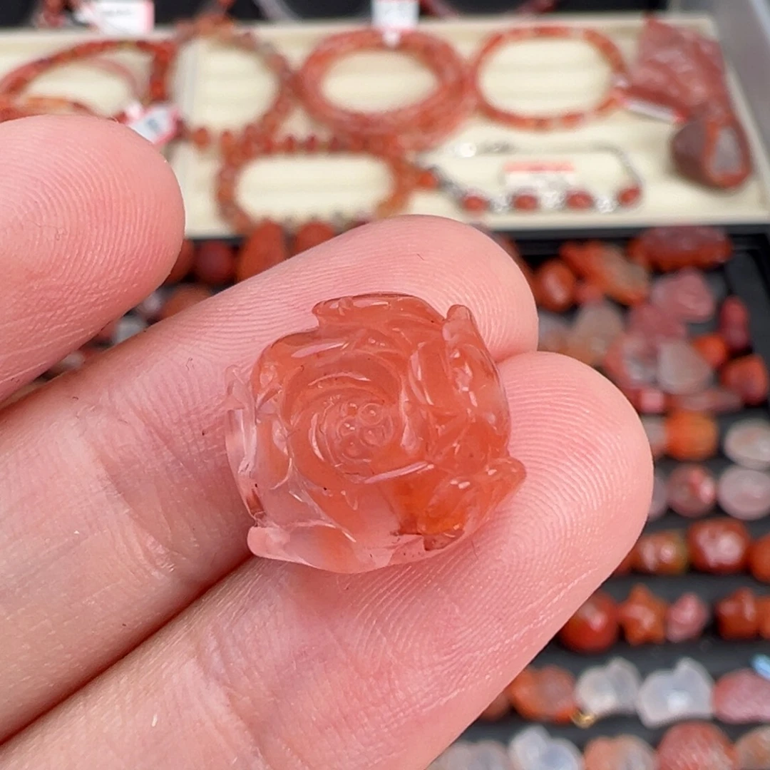 南红玛瑙未镶嵌颈饰牡丹花