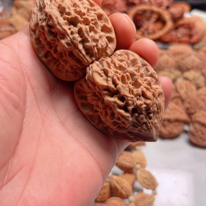 文玩核桃把件野生太行罗汉头树头