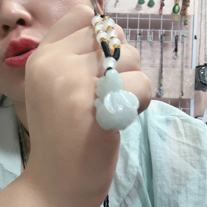 石英质玉未镶嵌颈饰