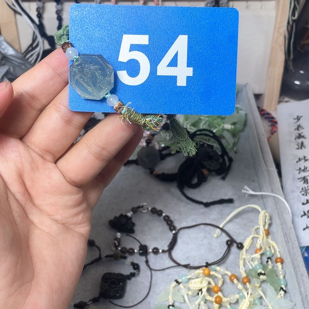 蛇纹石玉颈饰合金