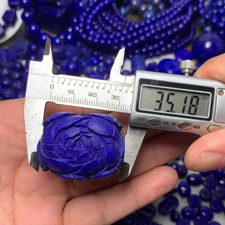 青金石未镶嵌35*25mm牡丹花