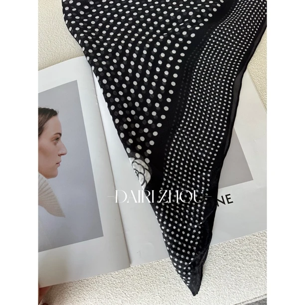 DAIRI  ZHOU▪️冰岛小羊驼    赫本风桑蚕丝双面同色方巾丝巾百搭