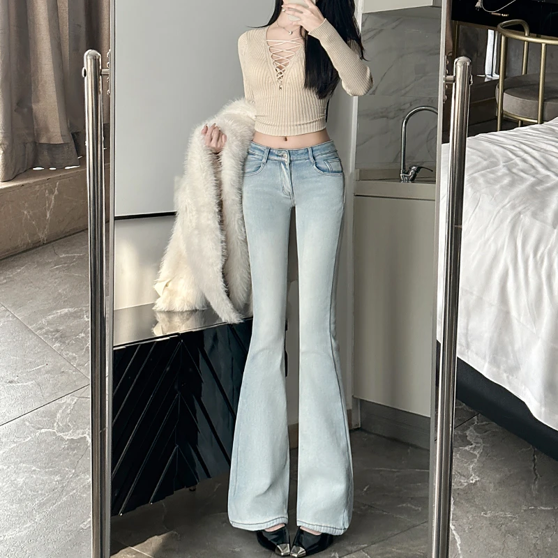 纯欲丰胯提臀垫片2025秋季新款浅色微喇牛仔裤女修身低腰百搭时尚