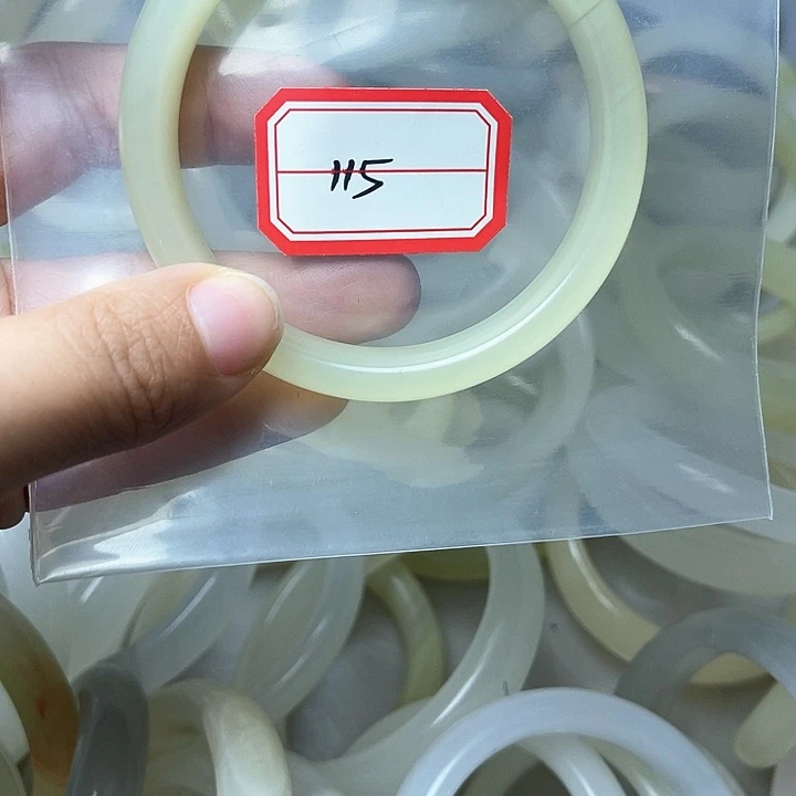 石英质玉手镯未镶嵌115